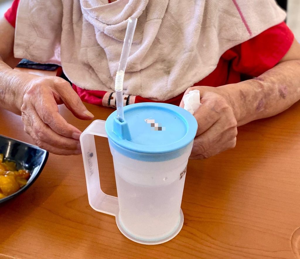 straw vs cup elderly swallowing 4